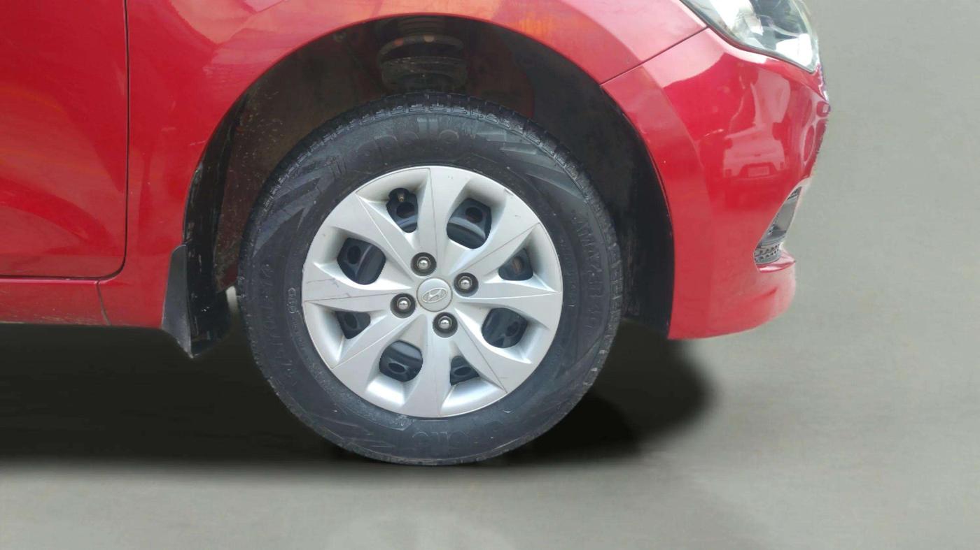 2017 Hyundai Elite i20 MAGNA EXECUTIVE 1.2, Petrol, Manual, 32,041 km, Right Front Wheel