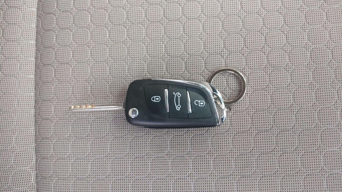 2017 Hyundai Elite i20 MAGNA EXECUTIVE 1.2, Petrol, Manual, 32,041 km, Key Close Up