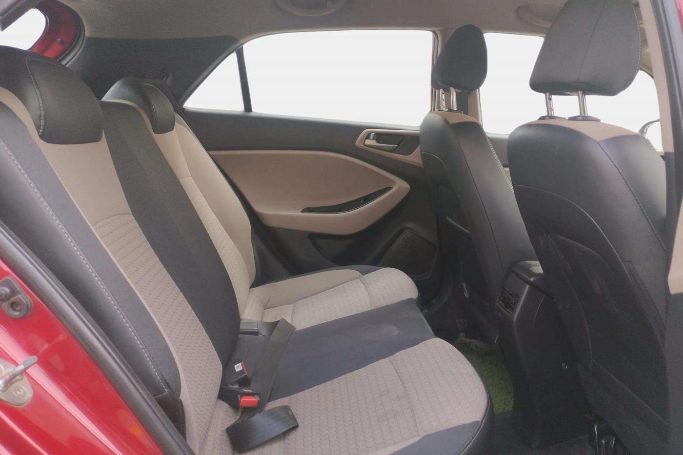 2017 Hyundai Elite i20 MAGNA EXECUTIVE 1.2, Petrol, Manual, 32,041 km, Right Side Rear Door Cabin