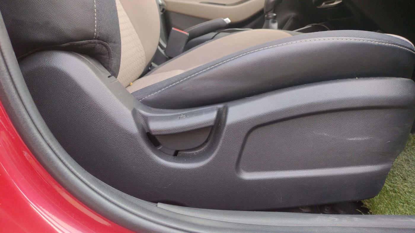 2017 Hyundai Elite i20 MAGNA EXECUTIVE 1.2, Petrol, Manual, 32,041 km, Driver Side Adjustment Panel