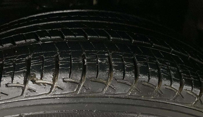 2017 Maruti Baleno DELTA PETROL 1.2, Petrol, Manual, 9,079 km, Left Front Tyre Tread