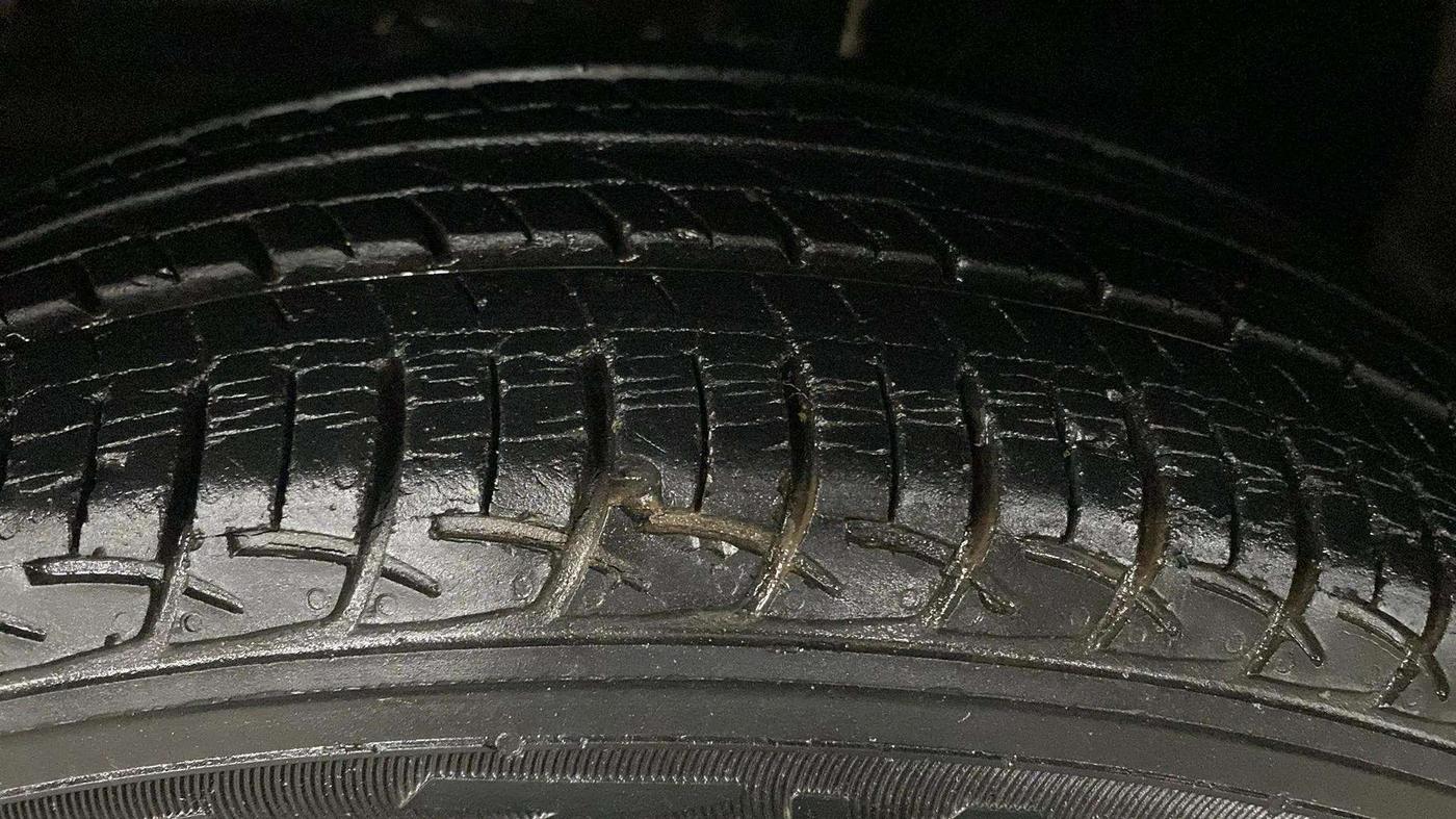 2017 Maruti Baleno DELTA PETROL 1.2, Petrol, Manual, 9,079 km, Left Rear Tyre Tread
