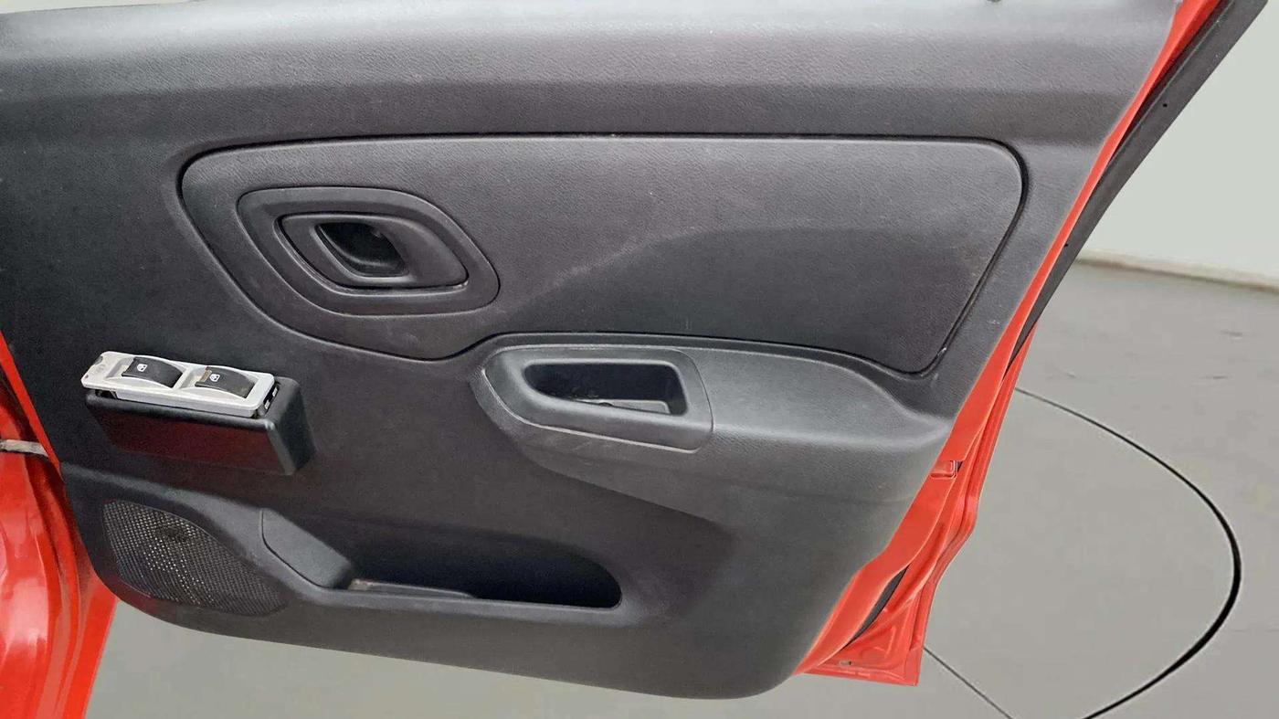2021 Datsun Redi Go A, Petrol, Manual, 38,696 km, Driver Side Door Panels Control