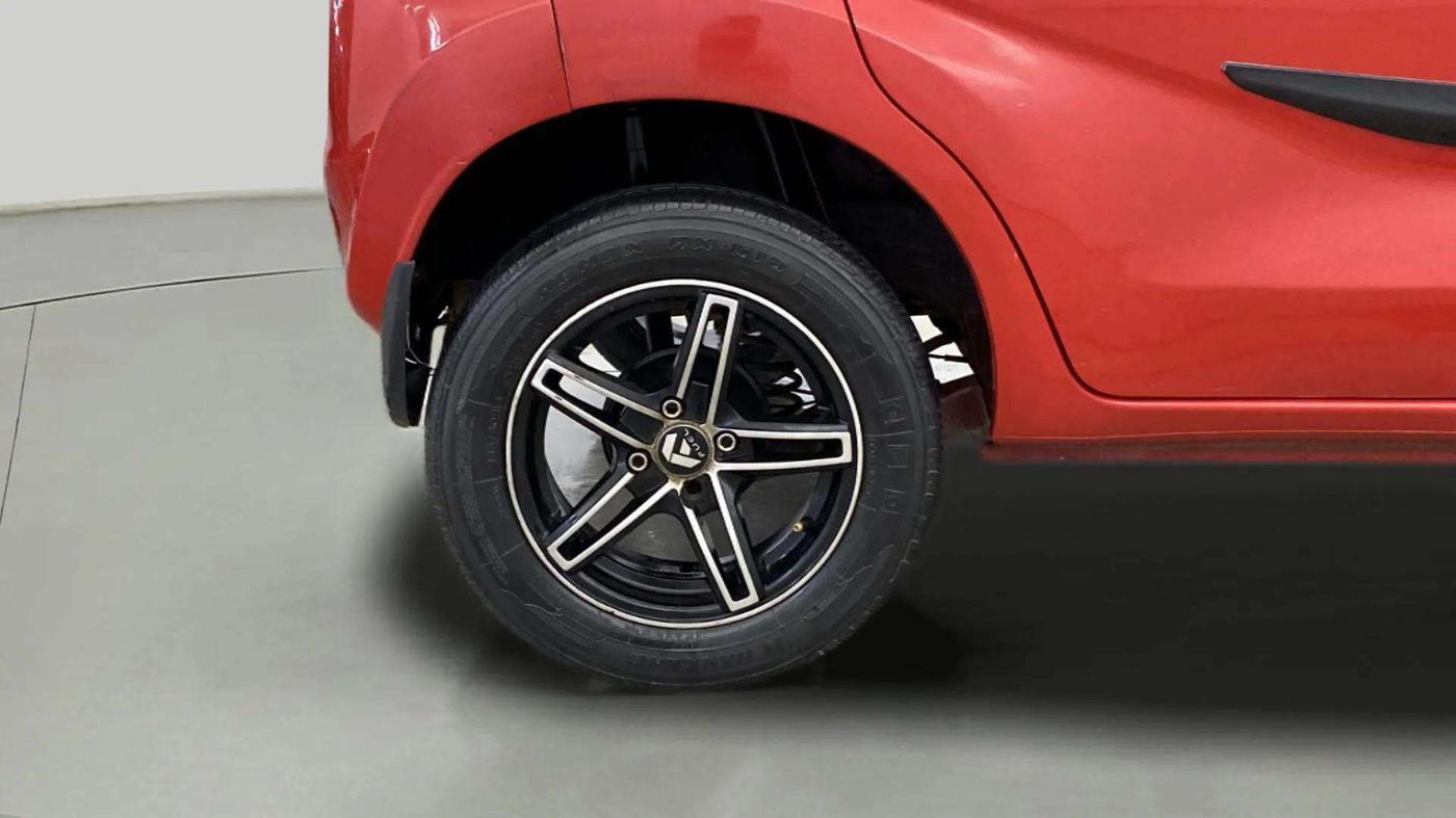 2021 Datsun Redi Go A, Petrol, Manual, 38,696 km, Right Rear Wheel