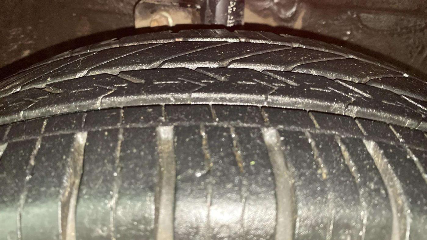 2016 Maruti Celerio VXI AMT (O), Petrol, Automatic, 81,681 km, Right Front Tyre Tread