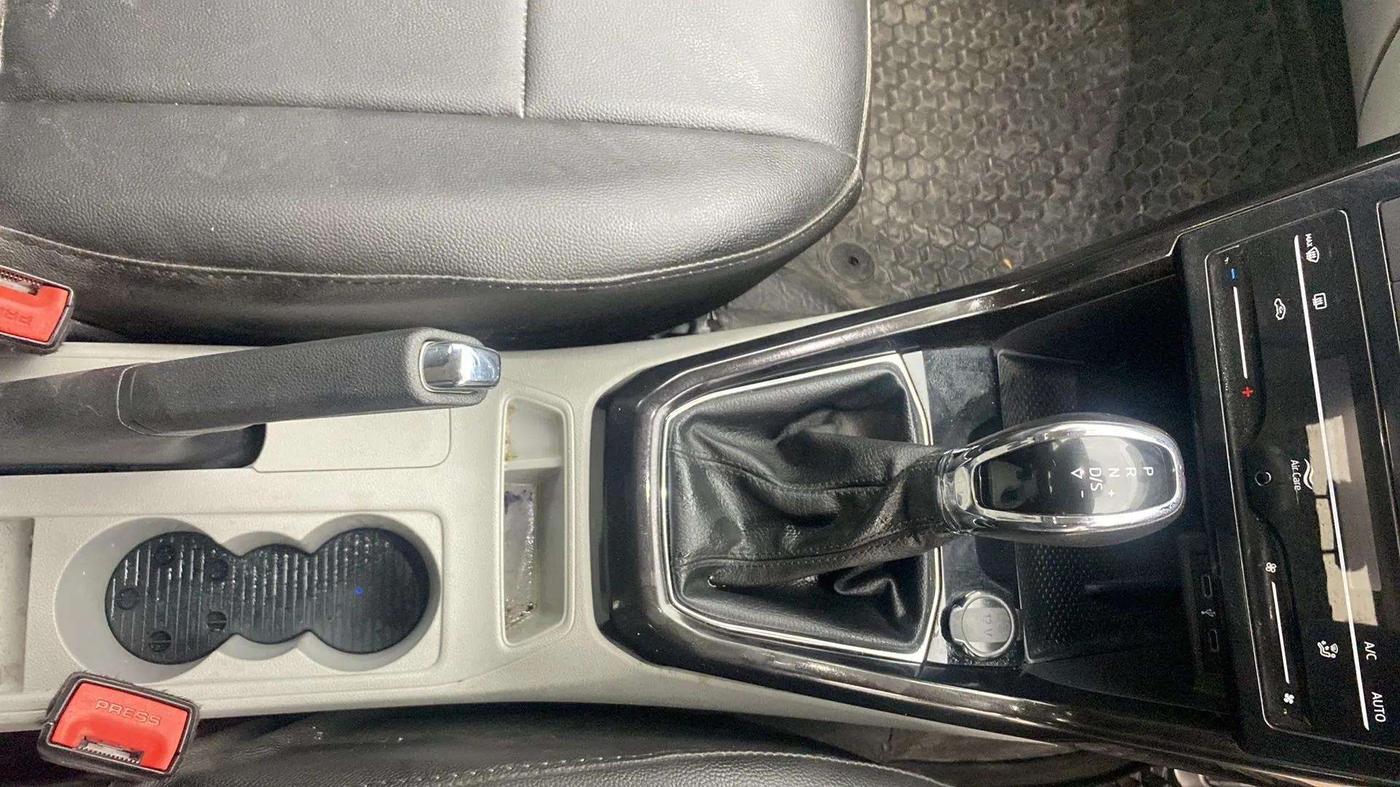 2021 Skoda KUSHAQ STYLE 1.0L TSI AT, Petrol, Automatic, 70,825 km, Gear Lever