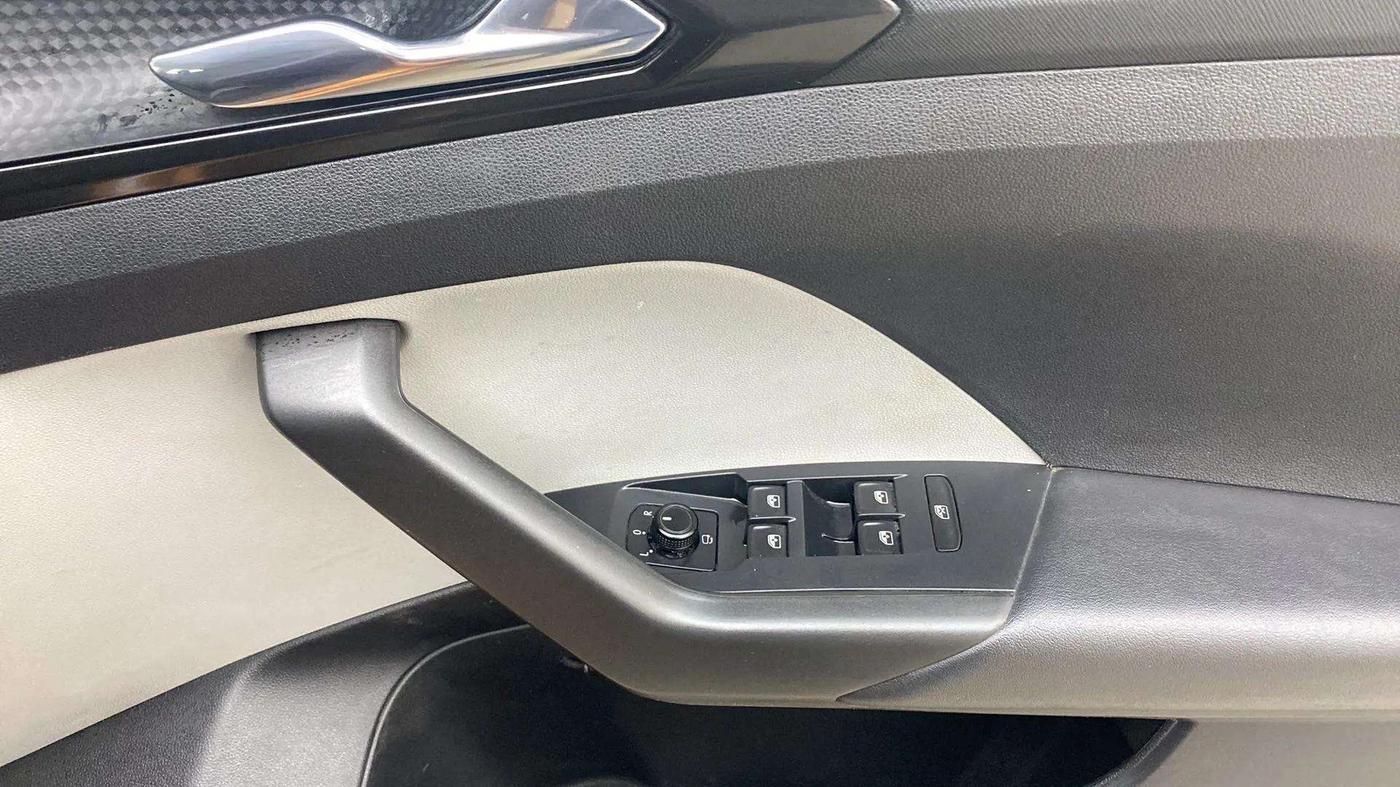 2021 Skoda KUSHAQ STYLE 1.0L TSI AT, Petrol, Automatic, 70,825 km, Driver Side Door Panels Control