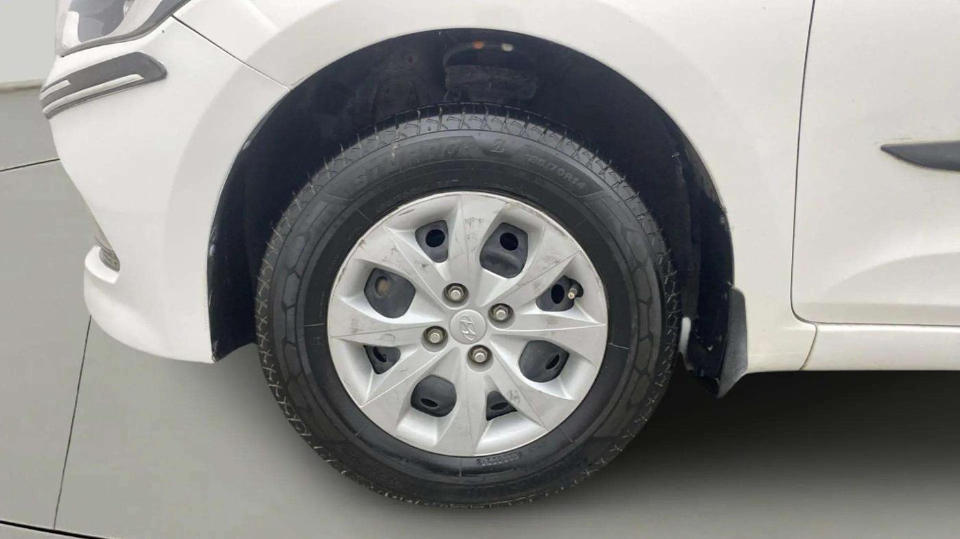 2017 Hyundai Elite i20 SPORTZ 1.2, CNG, Manual, 60,369 km, Left Front Wheel
