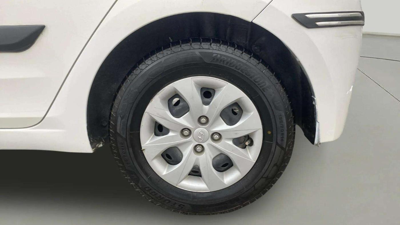 2017 Hyundai Elite i20 SPORTZ 1.2, CNG, Manual, 60,369 km, Left Rear Wheel