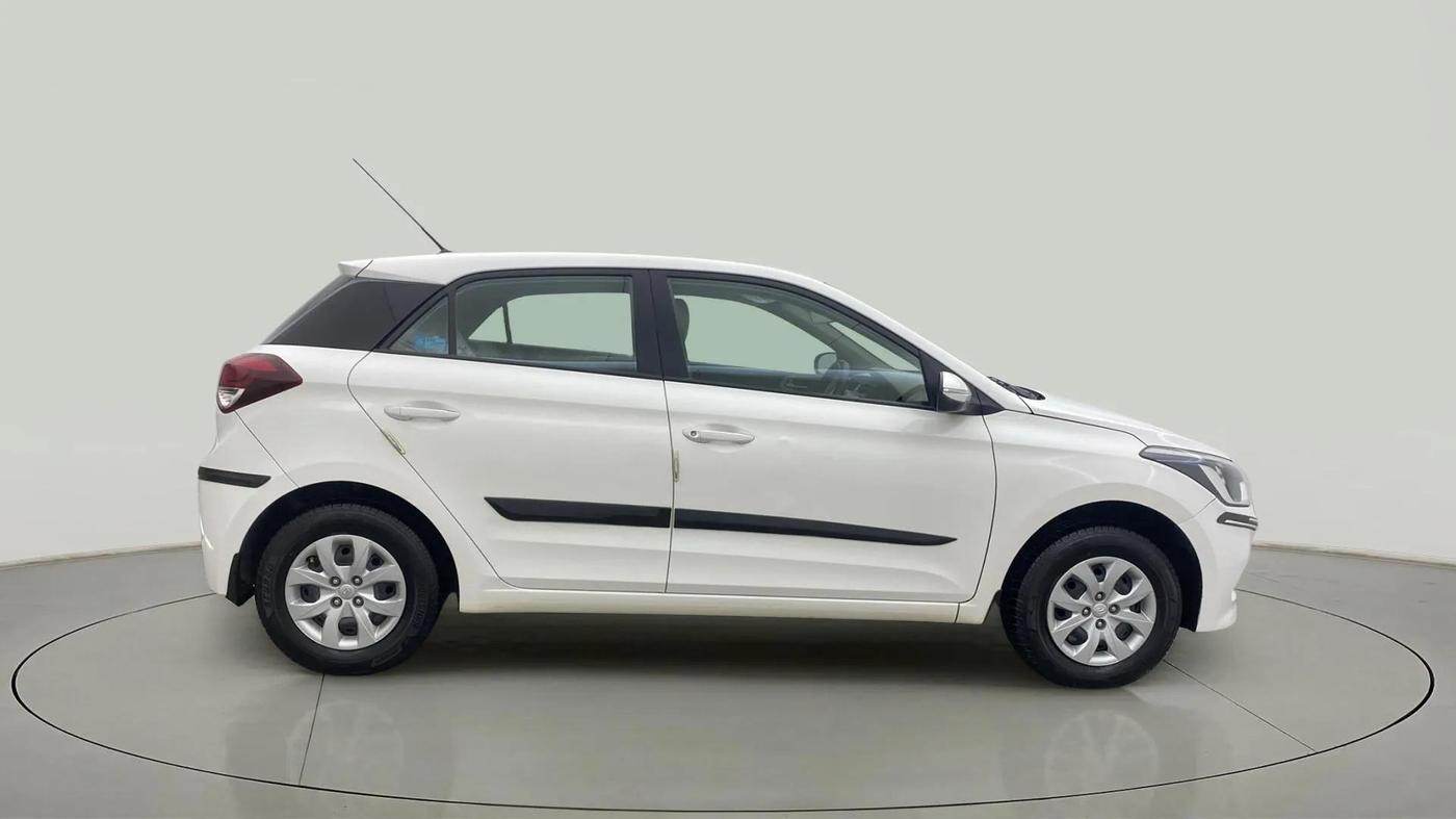 2017 Hyundai Elite i20 SPORTZ 1.2, CNG, Manual, 60,369 km, Right Side View