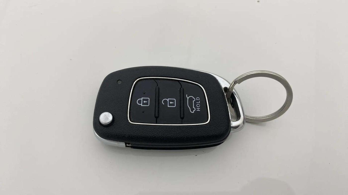 2017 Hyundai Elite i20 SPORTZ 1.2, CNG, Manual, 60,369 km, Key Close Up