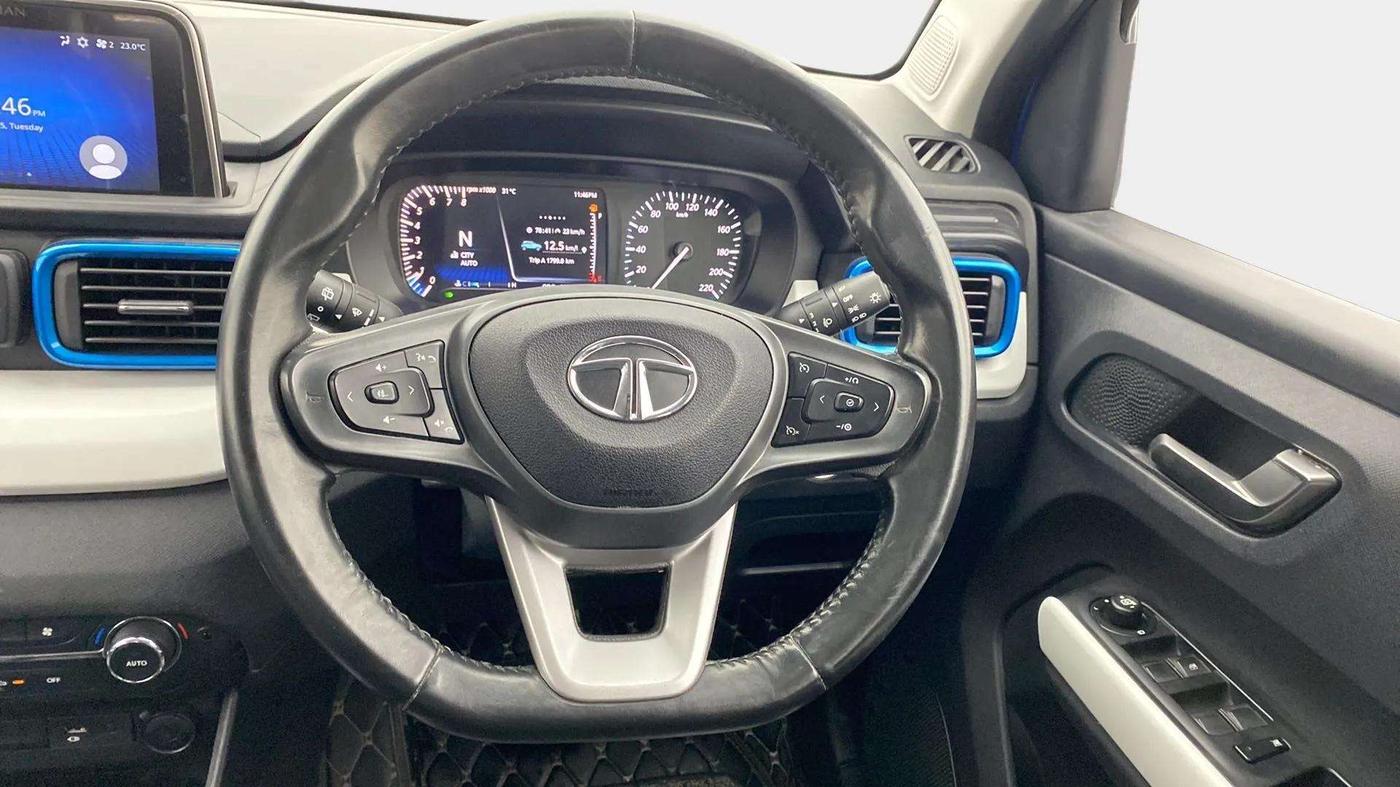 2022 Tata PUNCH CREATIVE AMT 1.2 RTN DUAL TONE, Petrol, Automatic, 22,894 km, Steering Wheel Close Up