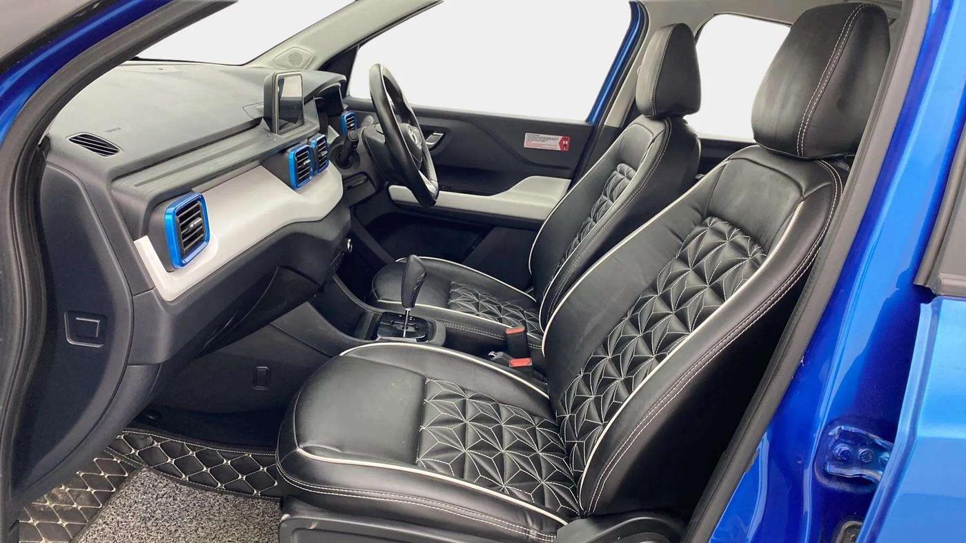2022 Tata PUNCH CREATIVE AMT 1.2 RTN DUAL TONE, Petrol, Automatic, 22,894 km, Right Side Front Door Cabin