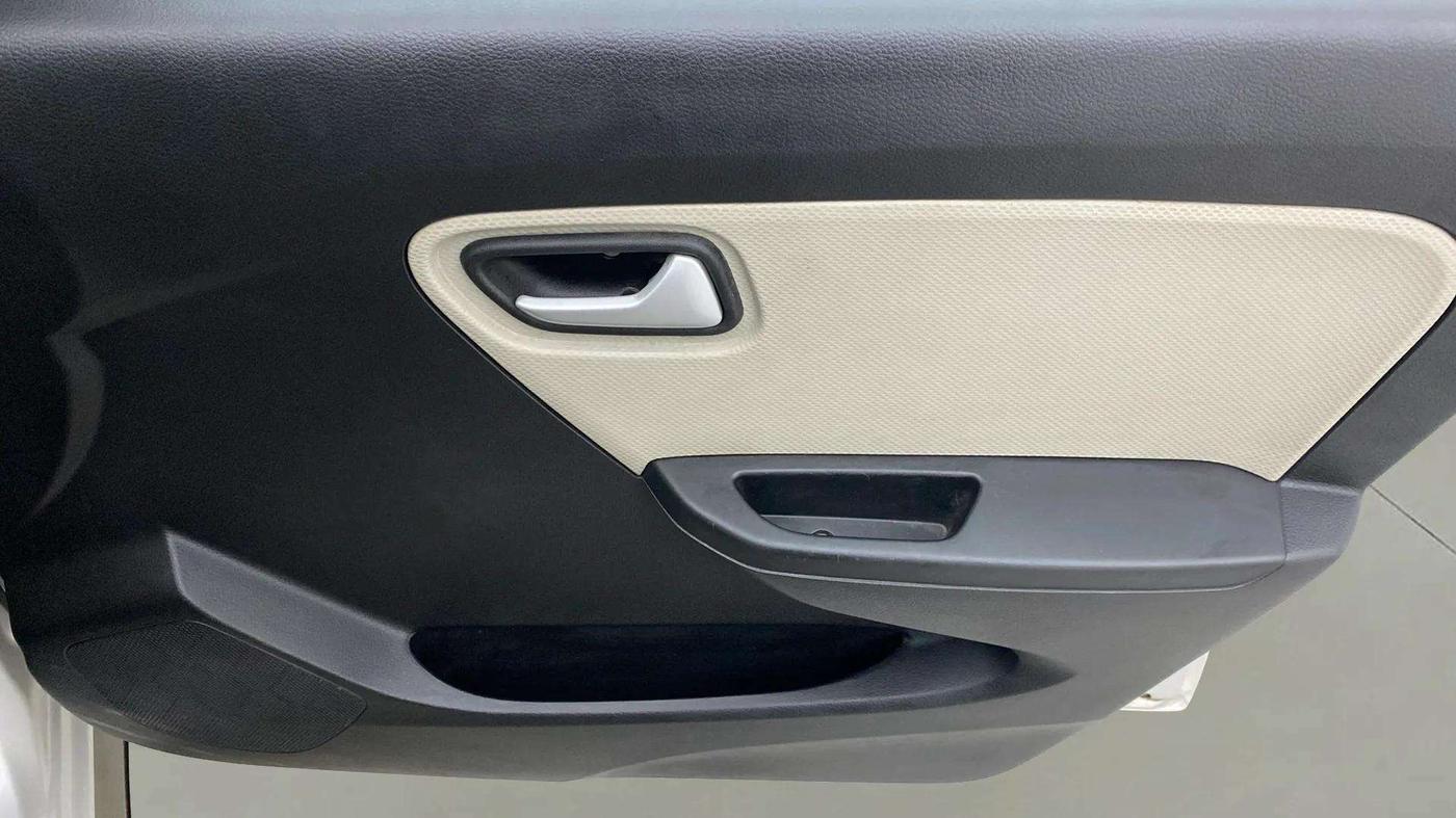 2021 Maruti Alto VXI, Petrol, Manual, 27,595 km, Driver Side Door Panels Control