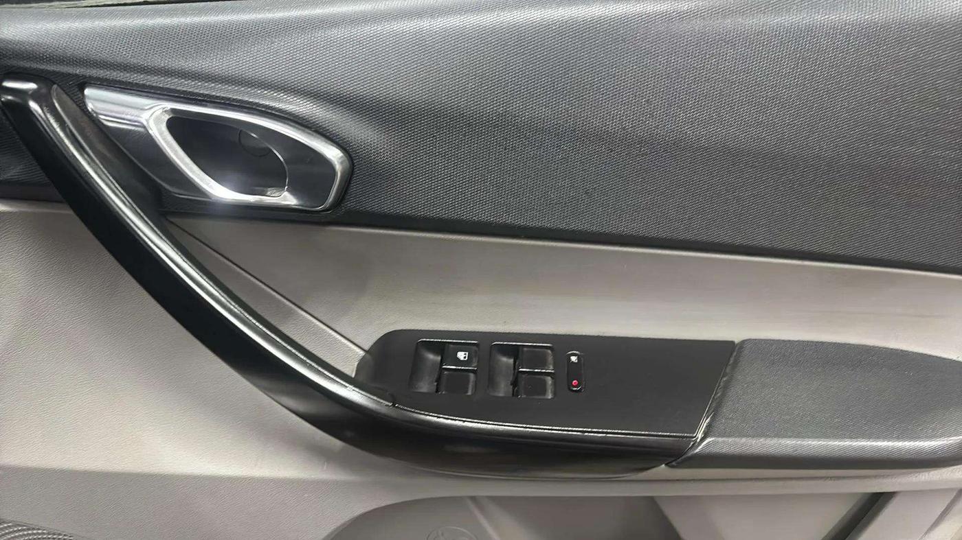2018 Tata Tiago XZA PETROL, Petrol, Automatic, 47,188 km, Driver Side Door Panels Control