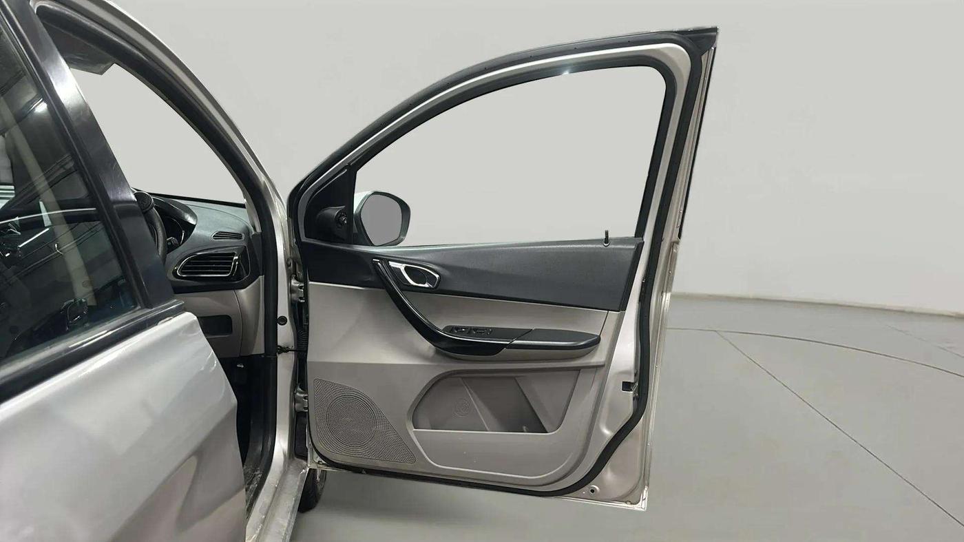 2018 Tata Tiago XZA PETROL, Petrol, Automatic, 47,188 km, RHS Front Door