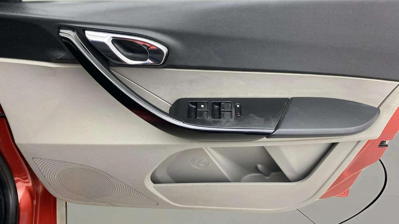 2018 Tata Tiago XZA PETROL, Petrol, Automatic, 40,578 km, Driver Side Door Panels Control