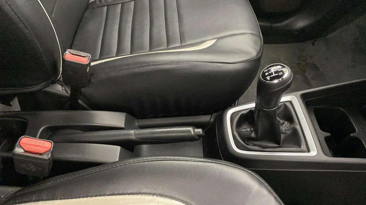 2019 Maruti Swift LXI, Petrol, Manual, 85,399 km, Gear Lever