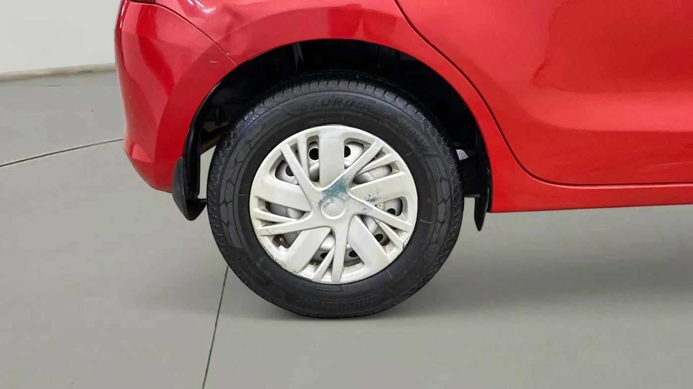 2019 Maruti Swift LXI, Petrol, Manual, 85,399 km, Right Rear Wheel