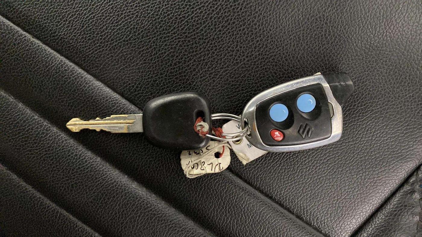 2019 Maruti Swift LXI, Petrol, Manual, 85,399 km, Key Close Up