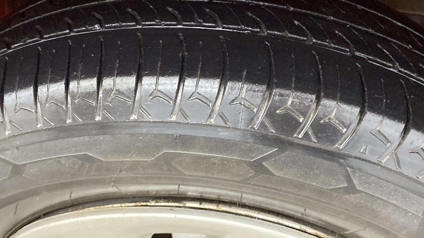 2019 Maruti Swift LXI, Petrol, Manual, 85,399 km, Right Front Tyre Tread