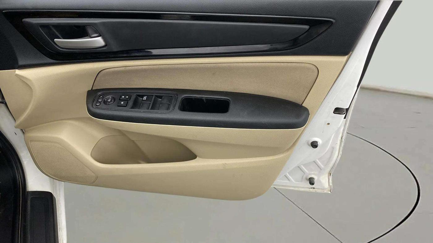 2021 Honda Amaze 1.2L I-VTEC S, Petrol, Manual, 28,235 km, Driver Side Door Panels Control