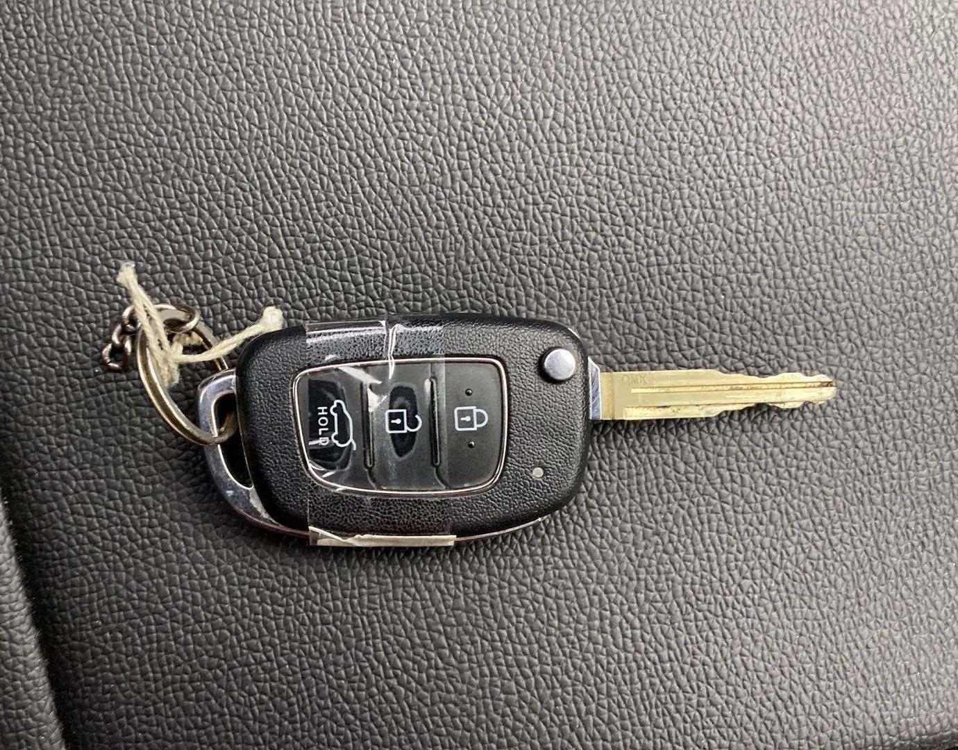 2022 Hyundai VENUE S Plus 1.2 Petrol MT, Petrol, Manual, 12,704 km, Key Close Up