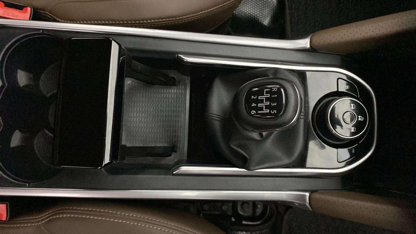 2019 Tata Harrier XZ 2.0L, Diesel, Manual, 40,204 km, Gear Lever