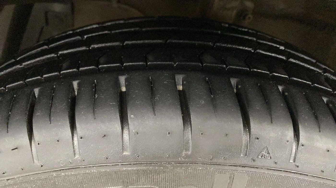 2017 Maruti Ciaz S 1.4 MT PETROL, Petrol, Manual, 76,558 km, Left Front Tyre Tread