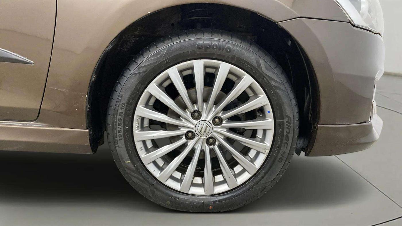 2017 Maruti Ciaz S 1.4 MT PETROL, Petrol, Manual, 76,558 km, Right Front Wheel