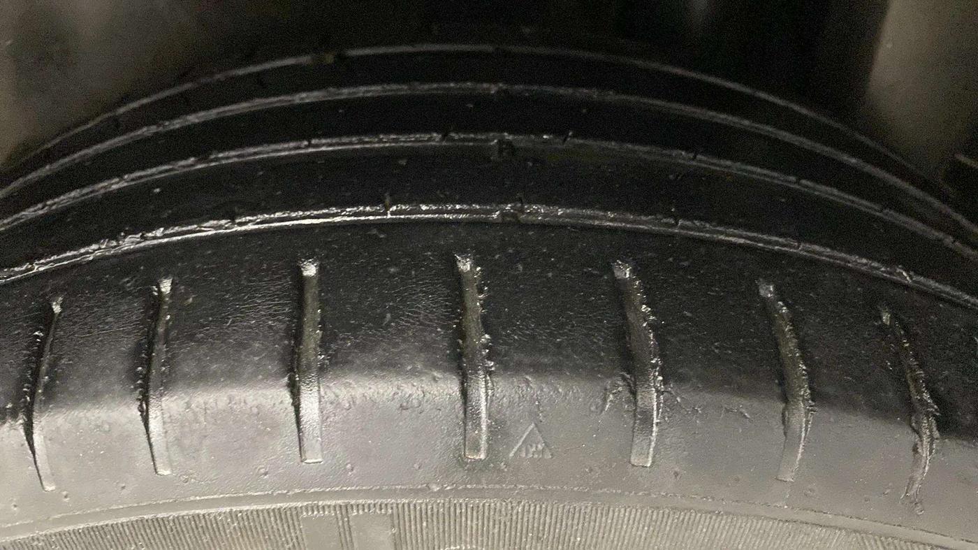 2017 Maruti Ciaz S 1.4 MT PETROL, Petrol, Manual, 76,558 km, Left Rear Tyre Tread