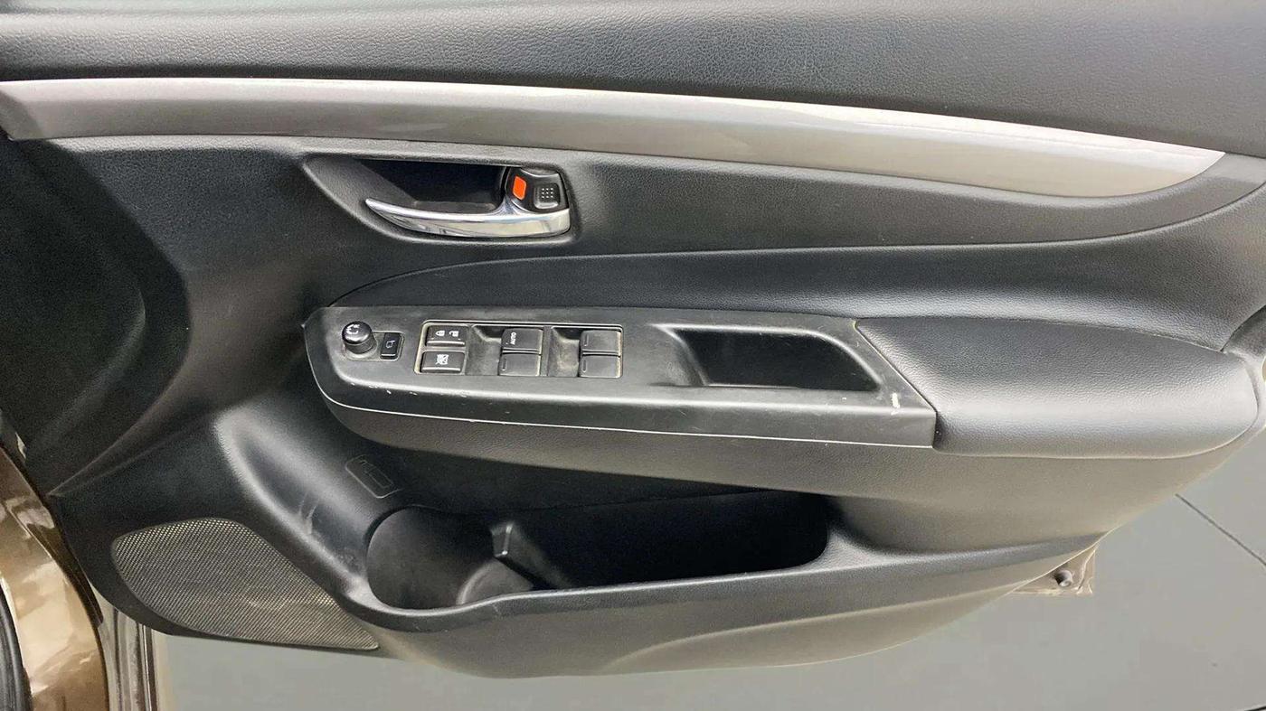 2017 Maruti Ciaz S 1.4 MT PETROL, Petrol, Manual, 76,558 km, Driver Side Door Panels Control