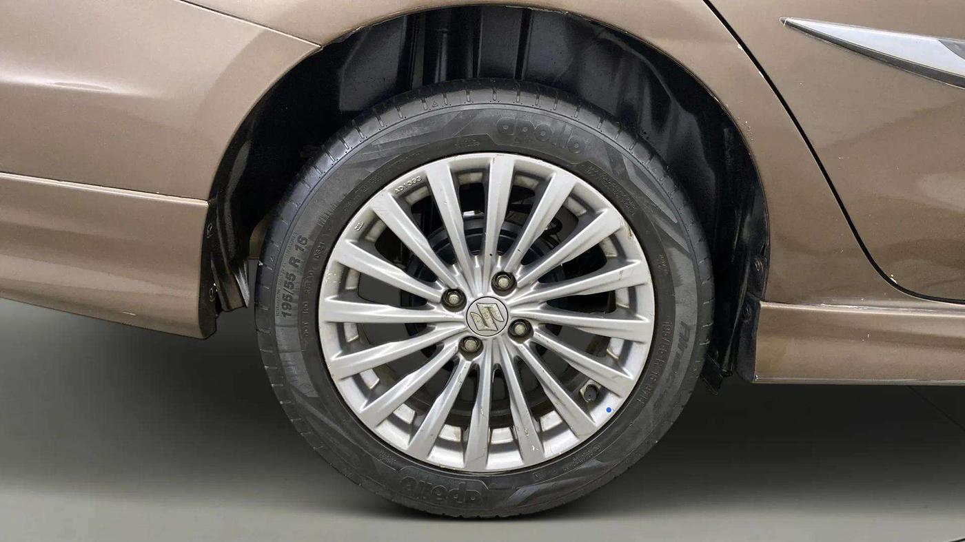 2017 Maruti Ciaz S 1.4 MT PETROL, Petrol, Manual, 76,558 km, Right Rear Wheel