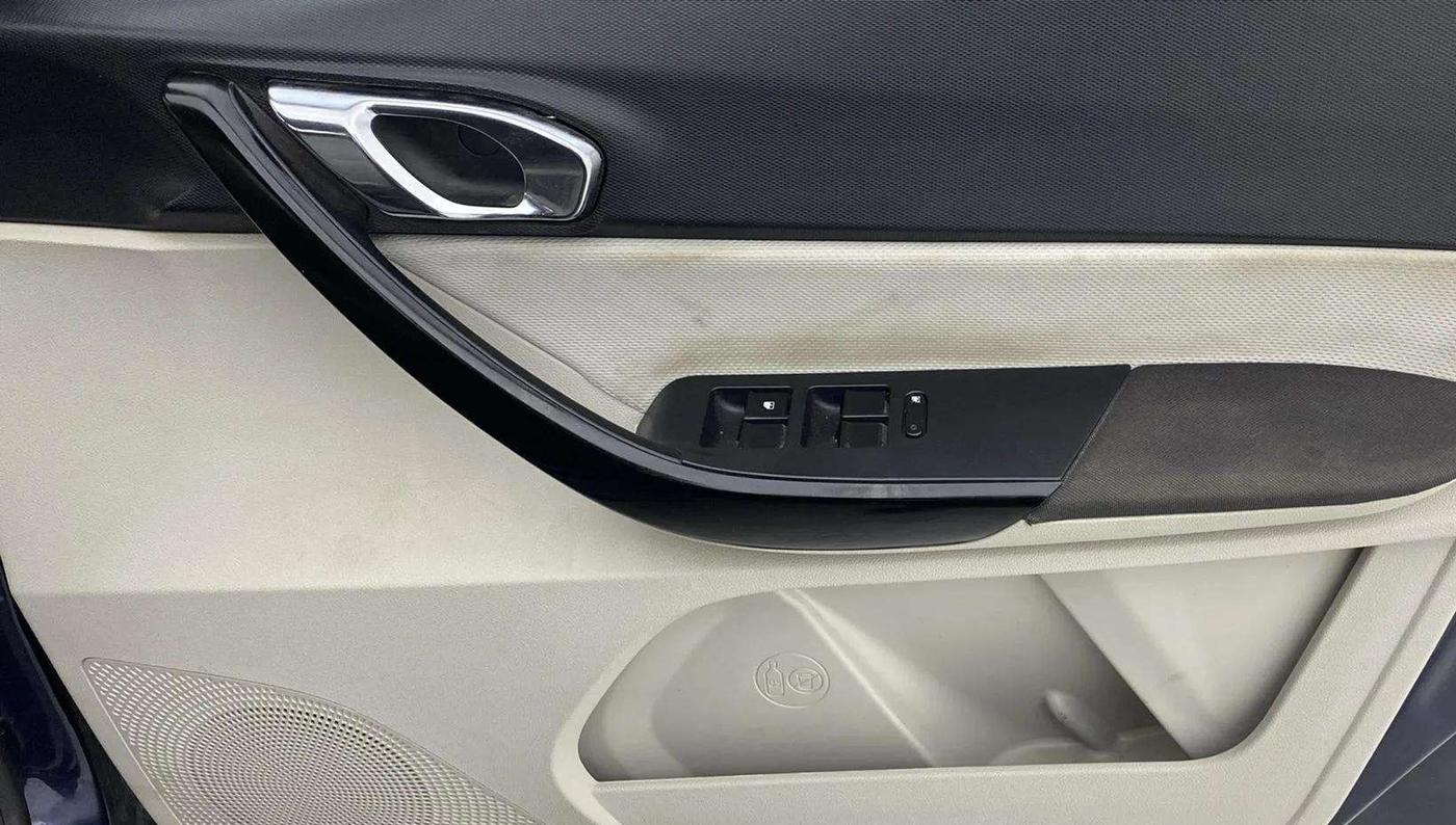 2022 Tata TIGOR XZ PLUS CNG, CNG, Manual, 18,064 km, Driver Side Door Panels Control