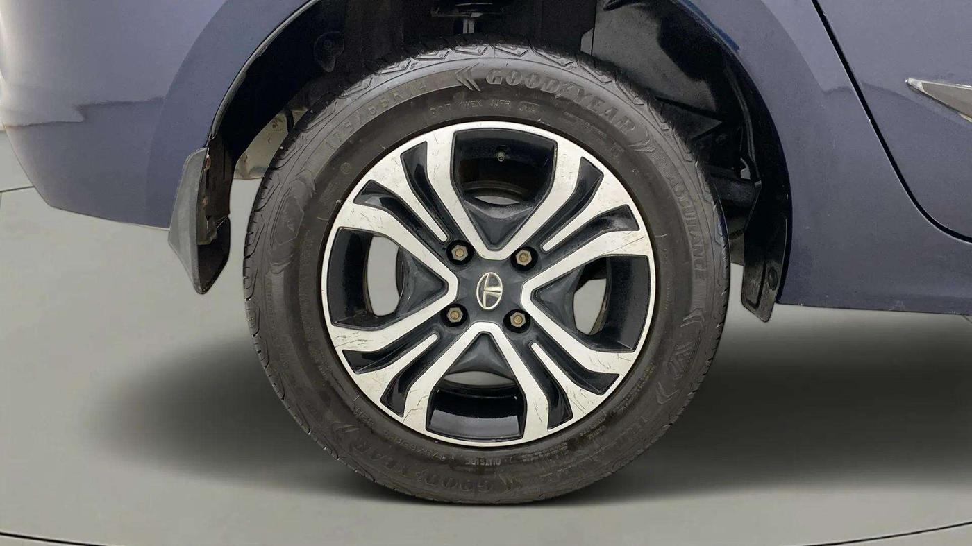 2022 Tata TIGOR XZ PLUS CNG, CNG, Manual, 18,064 km, Right Rear Wheel