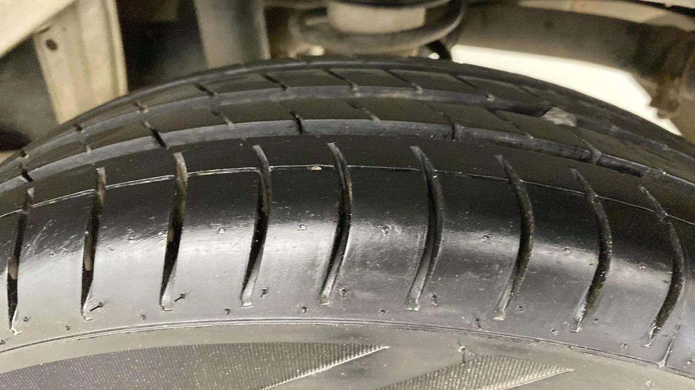 2013 Maruti Alto 800 LXI, Petrol, Manual, 45,528 km, Left Rear Tyre Tread