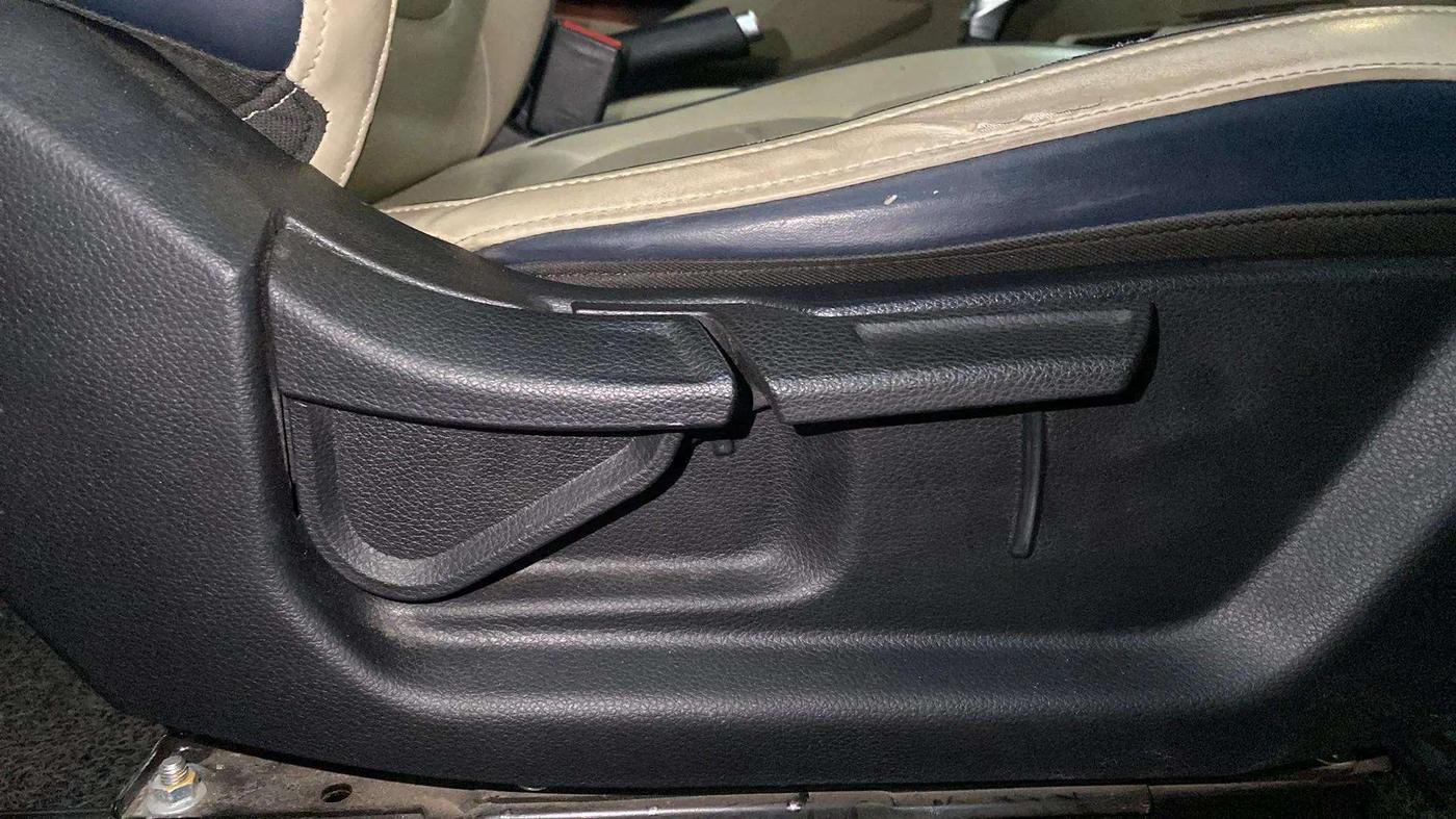 2022 KIA CARENS LUXURY PLUS 1.5 DIESEL AT 6 STR, Diesel, Automatic, 56,767 km, Driver Side Adjustment Panel