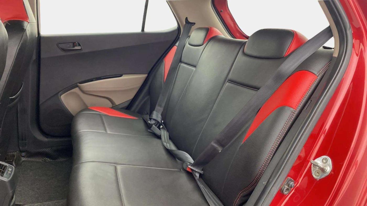 2017 Hyundai Grand i10 MAGNA AT 1.2 KAPPA VTVT, Petrol, Automatic, 67,372 km, Right Side Rear Door Cabin