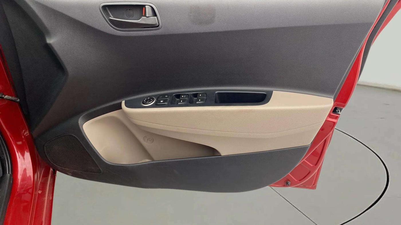 2017 Hyundai Grand i10 MAGNA AT 1.2 KAPPA VTVT, Petrol, Automatic, 67,372 km, Driver Side Door Panels Control