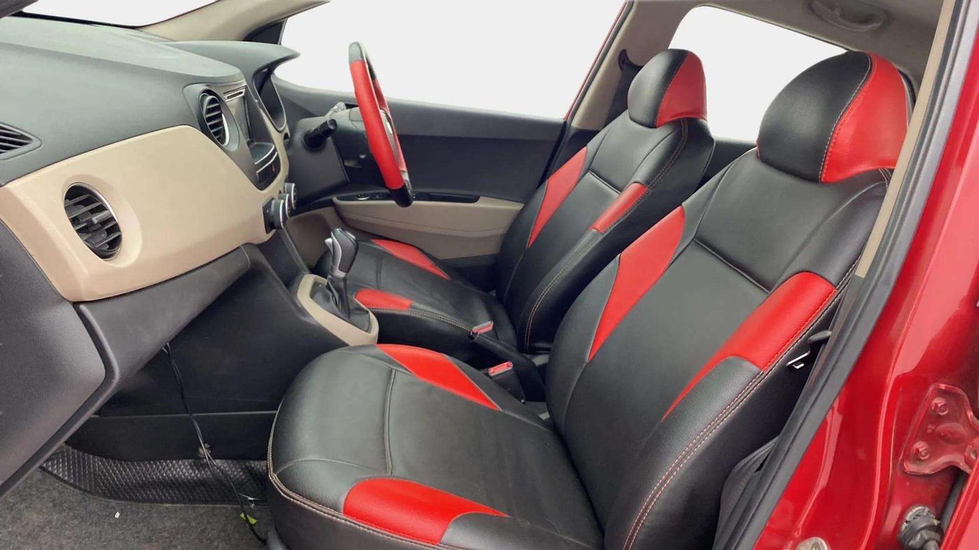 2017 Hyundai Grand i10 MAGNA AT 1.2 KAPPA VTVT, Petrol, Automatic, 67,372 km, Right Side Front Door Cabin