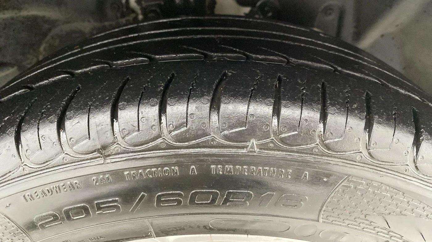 2017 Ford Ecosport TITANIUM 1.5L PETROL, Petrol, Manual, 49,201 km, Right Front Tyre Tread