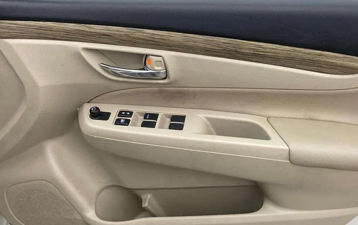 2021 Maruti Ciaz SIGMA 1.5 SHVS MT  PETROL, Petrol, Manual, 27,791 km, Driver Side Door Panels Control