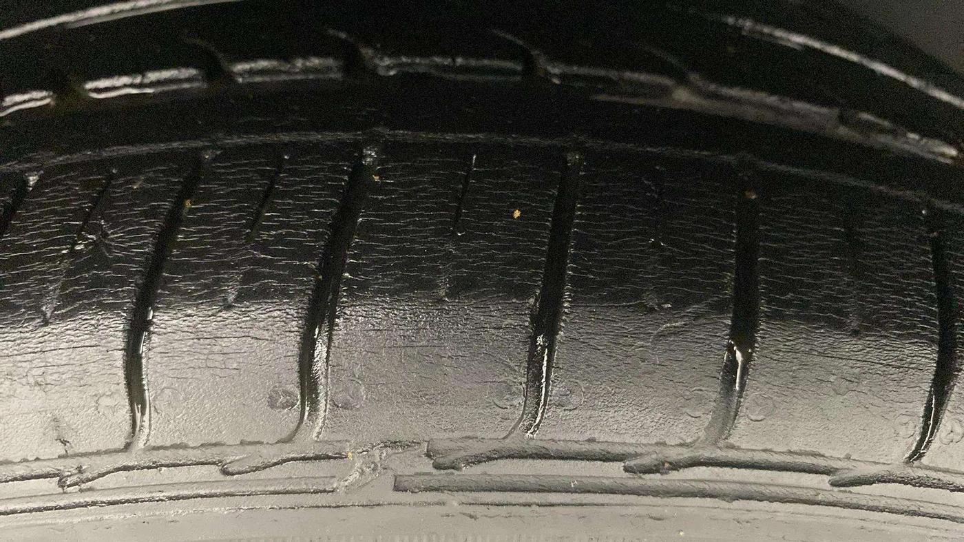 2021 Maruti Ciaz SIGMA 1.5 SHVS MT  PETROL, Petrol, Manual, 27,791 km, Left Front Tyre Tread