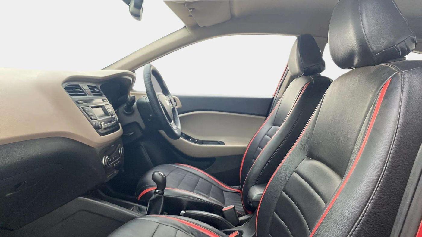 2017 Hyundai Elite i20 SPORTZ 1.2, Petrol, Manual, 64,056 km, Right Side Front Door Cabin