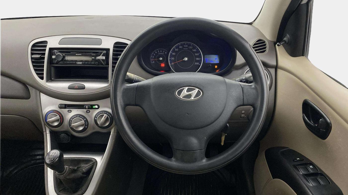 2015 Hyundai i10 MAGNA 1.1, Petrol, Manual, 67,040 km, Steering Wheel Close Up