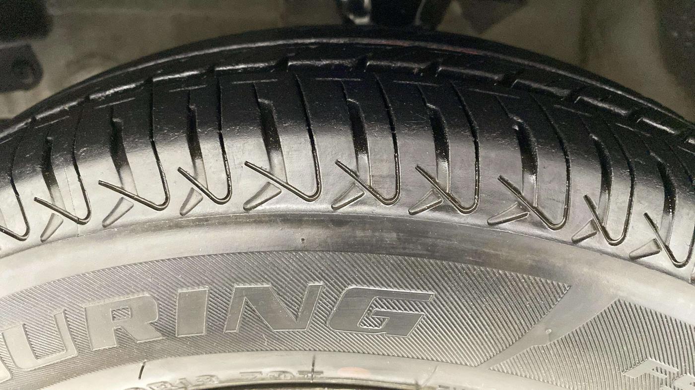 2015 Hyundai i10 MAGNA 1.1, Petrol, Manual, 67,040 km, Left Front Tyre Tread