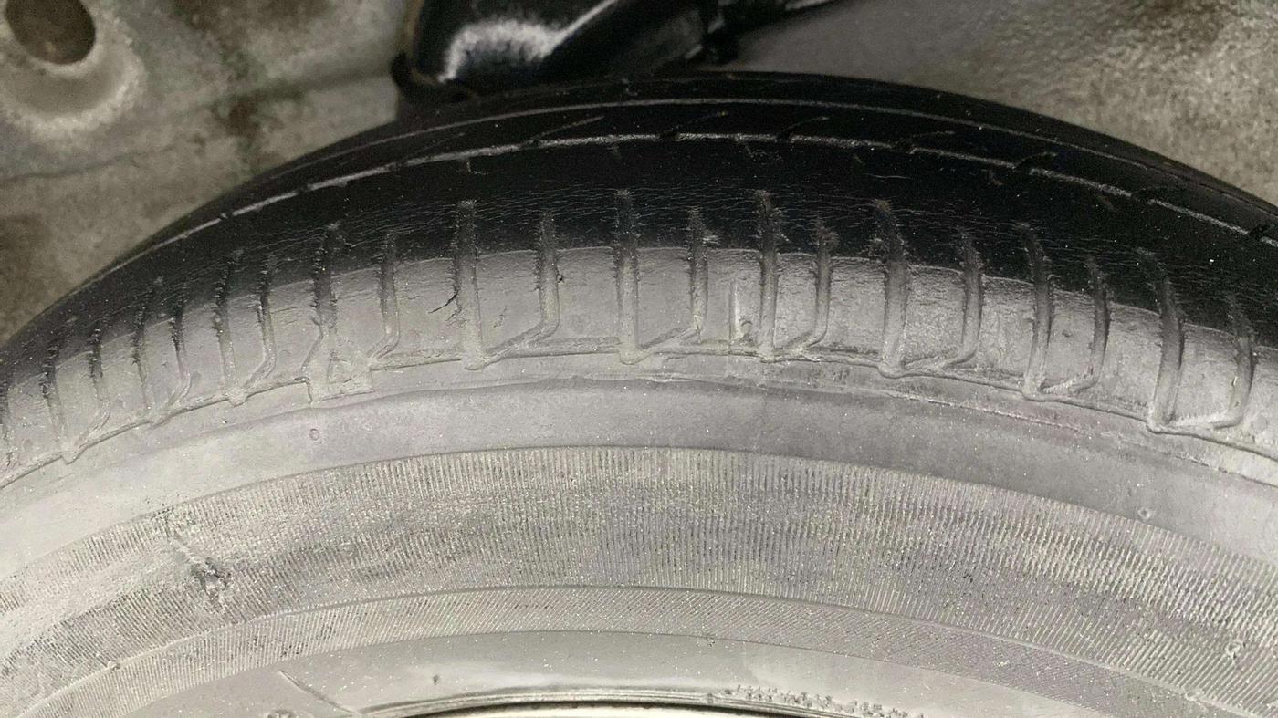 2015 Hyundai i10 MAGNA 1.1, Petrol, Manual, 67,040 km, Left Rear Tyre Tread