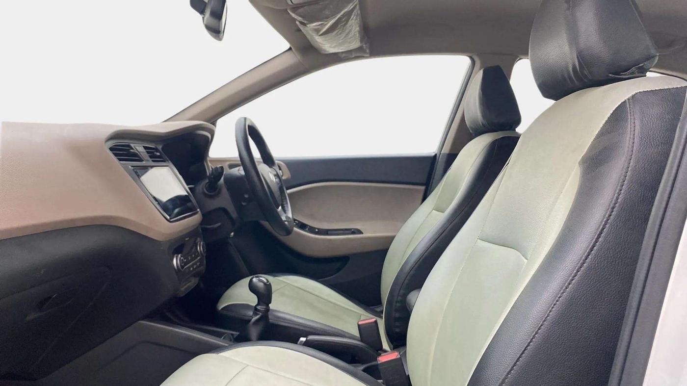 2016 Hyundai Elite i20 SPORTZ 1.2, Petrol, Manual, 90,225 km, Right Side Front Door Cabin