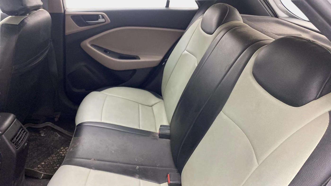 2016 Hyundai Elite i20 SPORTZ 1.2, Petrol, Manual, 90,225 km, Right Side Rear Door Cabin