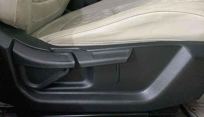 2019 KIA SELTOS HTX 1.5 PETROL, Petrol, Manual, 55,555 km, Driver Side Adjustment Panel